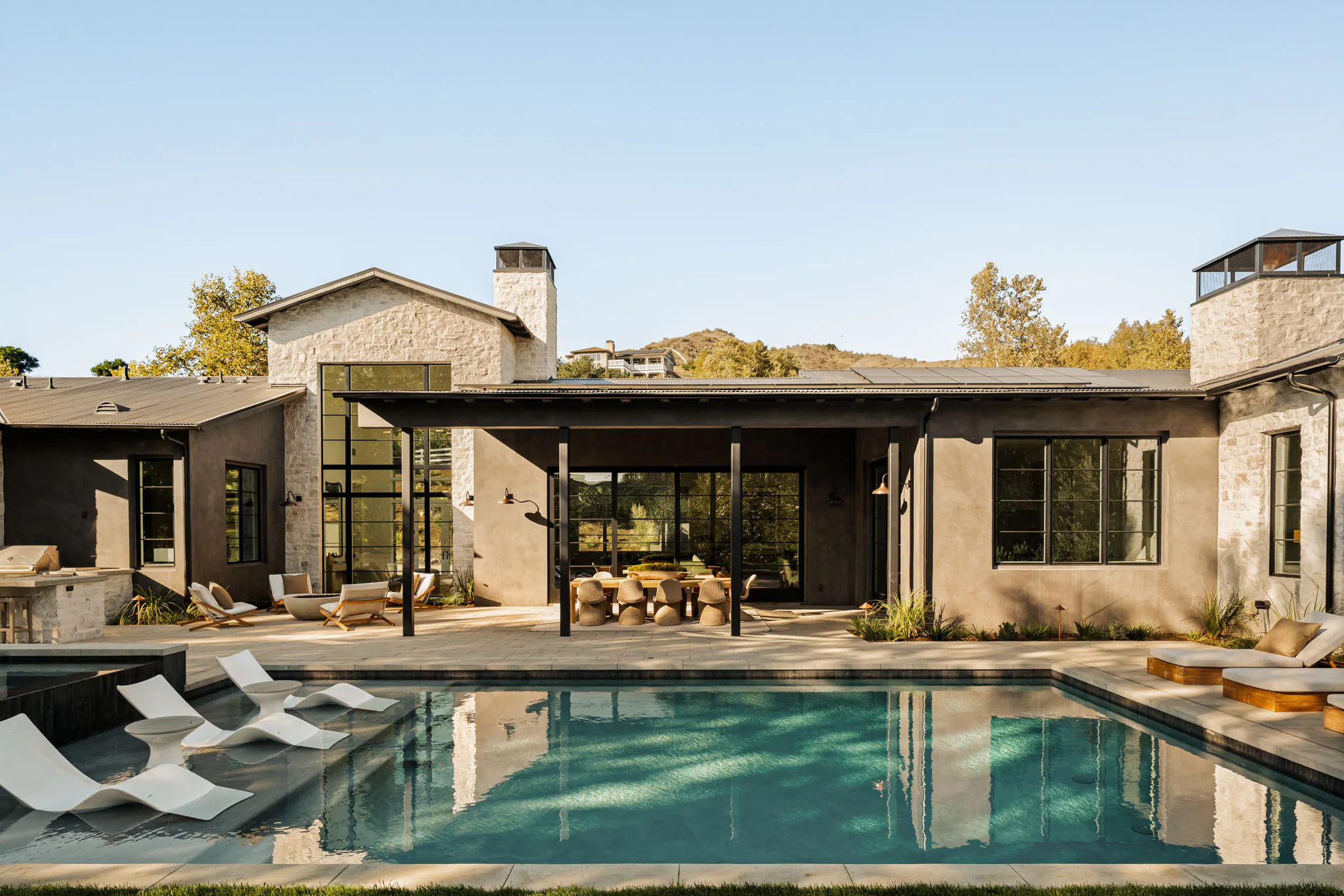 Meridith-Baer-Home-Home-Staging-Luxury-Homes-Southern-California-Mulholland-Modern-Ranch-Exterior
